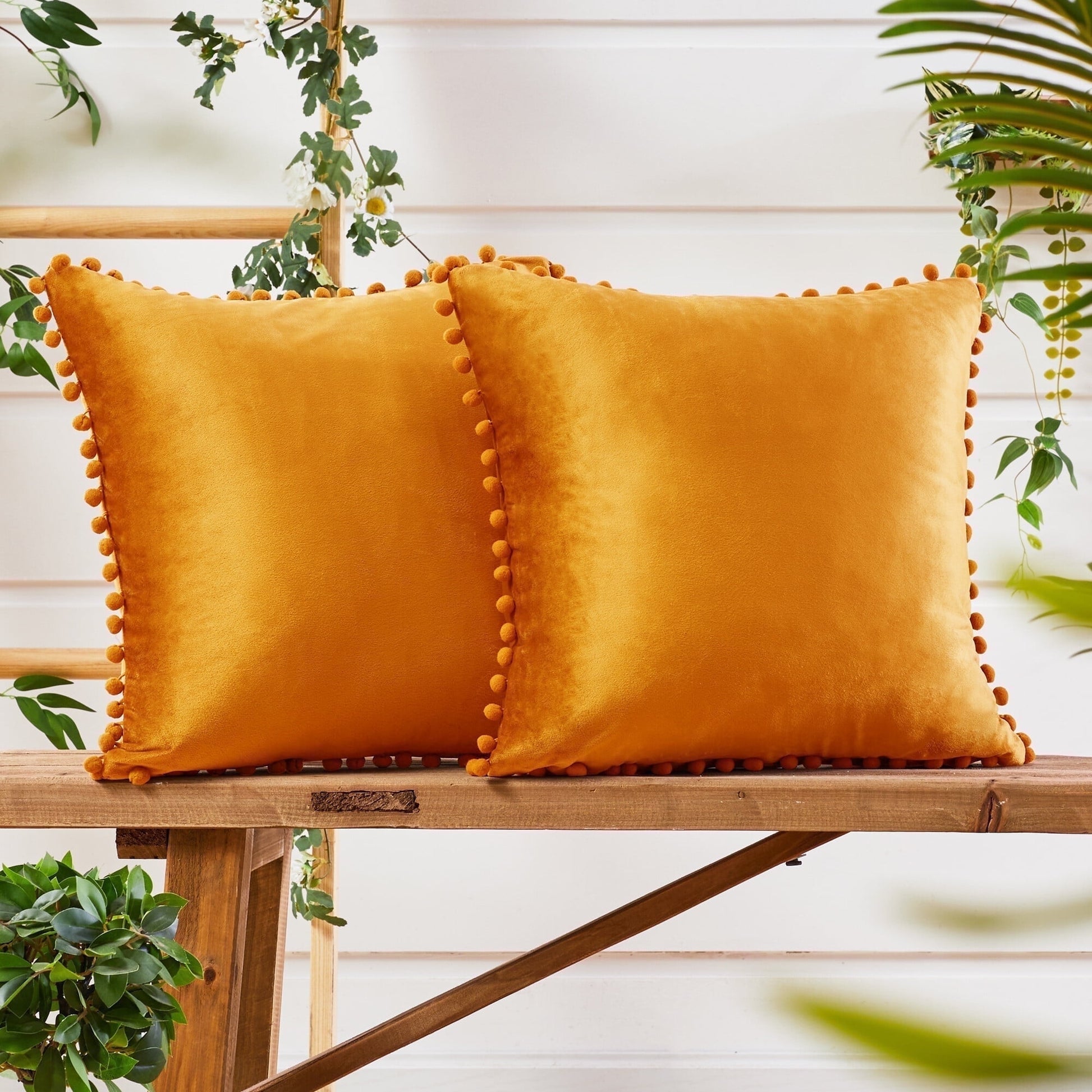 Gold-Pom Poms